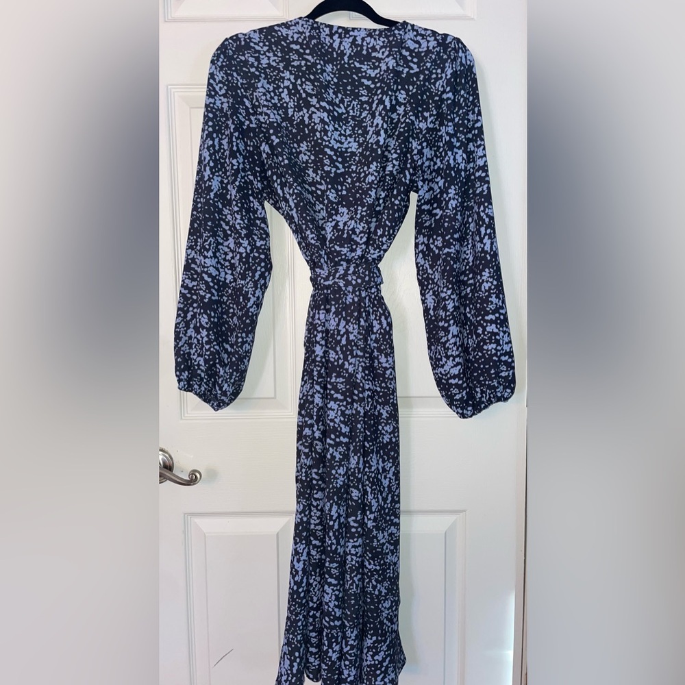 LC Lauren Conrad Charcoal and Blue Longsleeve Patterned Belted Midi Dress - Picture 2 of 4